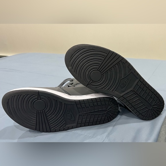 Jordan Heritage Cool Gray - Picture 2 of 2